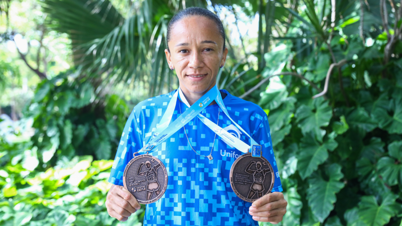 Aluna de Educação Física da Unifor, Pedrina é atleta da instituição desde 2023 (Foto: Maria Tereza Alencar)