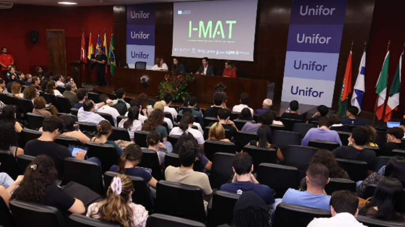 Tema do segundo dia de evento, o I-MAT é um projeto cofinanciado pela União Europeia e reúne instituições europeias e latino-americanas para compartilhar boas práticas de internacionalização (Foto: Ares Soares)