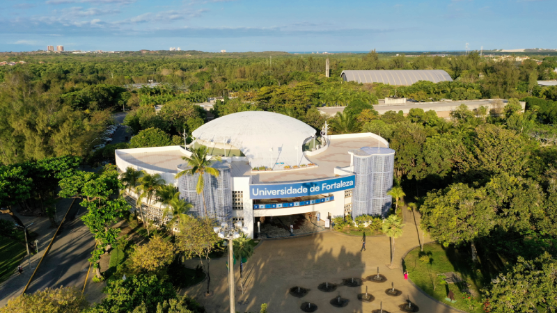 Com mais de 490 mil m², o campus da Unifor permite que o aluno viva a experiência universitária aproveitando ao máximo toda a estrutura oferecida (Foto: Ares Soares)