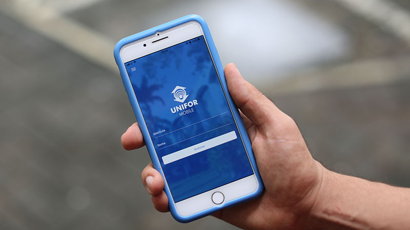 Quem optar por fazer a matrícula pelo “Unifor Mobile” precisa lembrar de atualizar o aplicativo tanto na plataforma Android como IOS. (Foto: Ares Soares)
