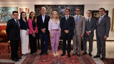 A comitiva foi recepcionada pela presidente da Fundação Edson Queiroz, srª Lenise Queiroz Rocha, reitor Randal Martins Pompeu e pela diretora do Centro de Ciências Jurídicas (CCJ), professora Katherinne Mihaliuc (Foto: Ares Soares)