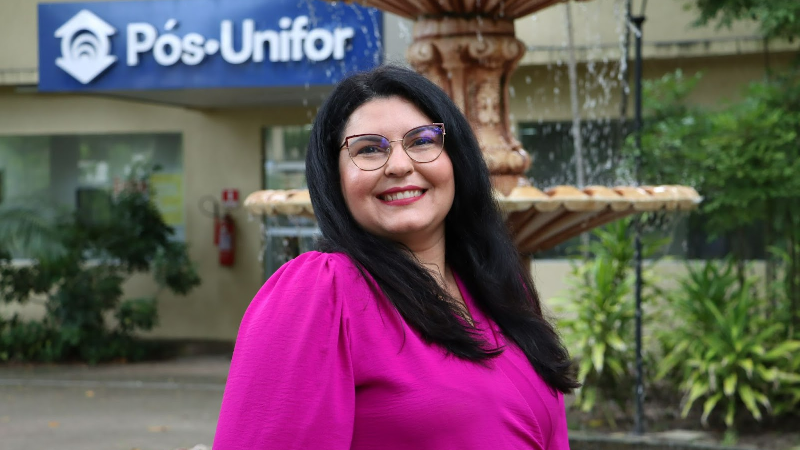 Doutora e mestre em Psicologia, Aline também coordena o Laboratório de Estudos dos Sistemas Complexos: Casais, Famílias e Comunidade (Lesplexos) na Unifor (Foto: Arquivo pessoal)