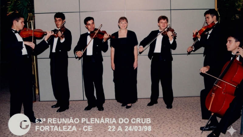 Apresentação da Camerata da Unifor, em 1998 (Foto: Acervo Unifor / Restauração digital: Gemini)