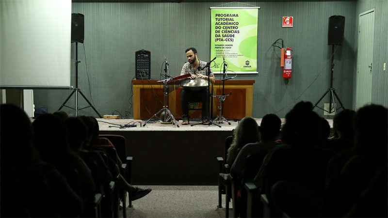 O UniArtis é um grupo de artistas-chave de diversas linguagens culturais, unidos pela necessidade de produzir e compartilhar arte com a comunidade acadêmica, enaltecendo e desenvolvendo as potencialidades humanas (Foto: Ares Soares)