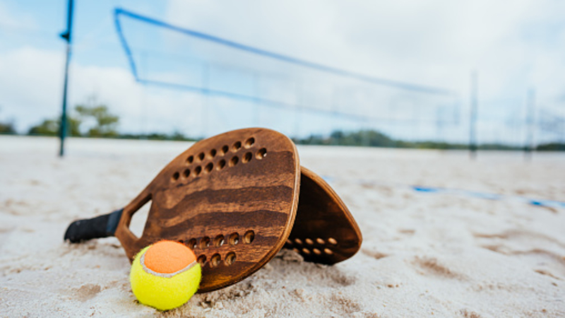 Beach tennis é opção para melhorar o condicionamento físico, cuidar da saúde e se divertir (Foto: Getty Images)