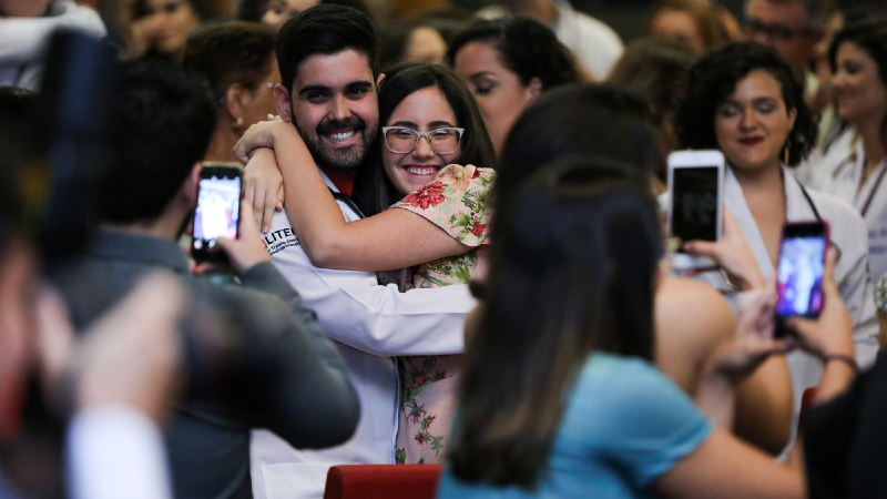 A solenidade é tradição da graduação em Medicina e indica o início dos dois últimos anos da graduação (Foto: Ares Soares)