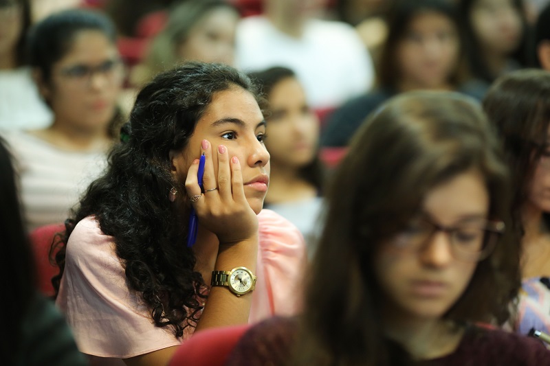 Investir uma parcela do dia em um curso, workshop ou palestra pode vir a se tornar um diferencial no currículo do profissional. Foto: Ares Soares.