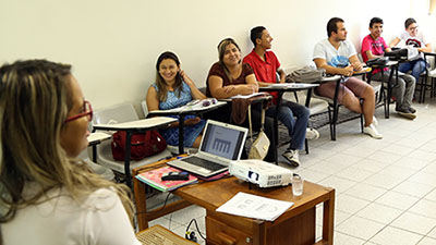 As aulas são ministradas por alunos da Unifor ou profissionais com experiência na área e contam com a supervisão de um professor-orientador (Foto: Ares Soares/Unifor)