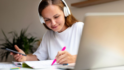 Manter uma rotina de estudos ajuda a organizar as demandas educacionais, aumenta a produtividade, melhora o foco e a memorização, além de evitar o acúmulo de conteúdos e reduzir a ansiedade (Foto: Getty Images)