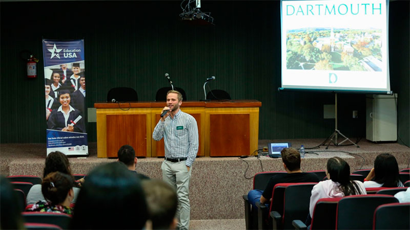 O escritório promove a educação superior nos Estados Unidos, oferecendo informações e disponibilizando serviços (Foto: Unifor)