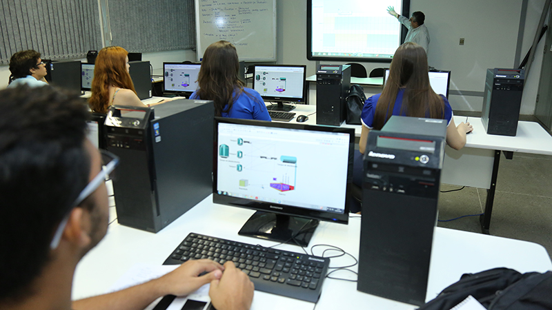 O aluno de Engenharia de Produção, por sua vez, estará preparado para integrar a tecnologia à gestão dos recursos físicos, humanos e financeiros. Foto: Ares Soares.