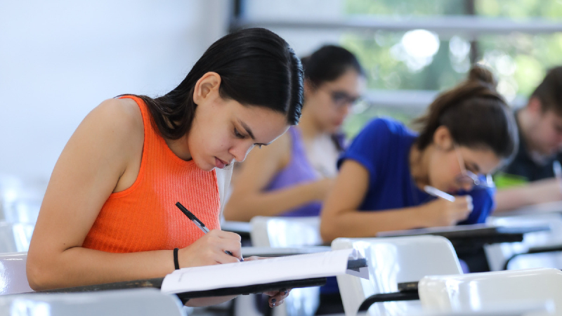 O Fundo de Financiamento Estudantil (Fies) é um programa do Ministério da Educação (MEC) e tem como objetivo conceder financiamento a estudantes em cursos superiores em instituições particulares (Foto: Ares Soares)