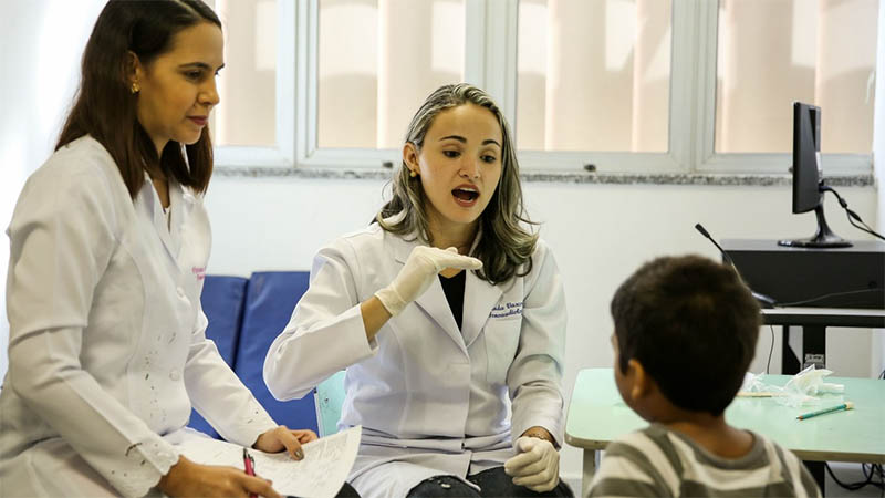 Curso de Fonoaudiologia da Universidade de Fortaleza conta com a estrutura do Núcleo de Atenção Médica Integrada (NAMI), que funciona como um espaço de estágio para os estudantes (Foto: Ares Soares)