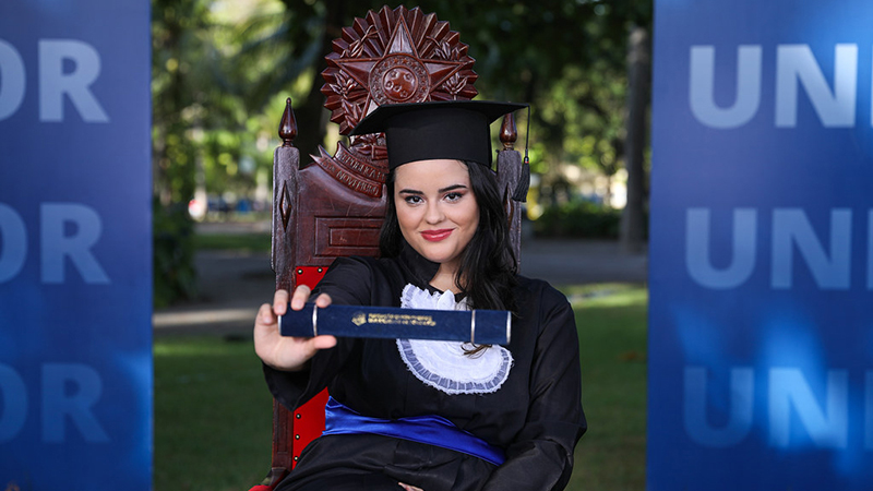 A assinatura da ata digital é obrigatória para todos os graduandos. (Foto: Ares Soares)