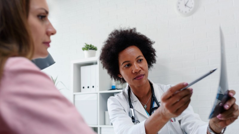 Acompanhamento ginecológico é um importante aliado das mulheres na prevenção contra o câncer de mama (Foto: Getty Images)