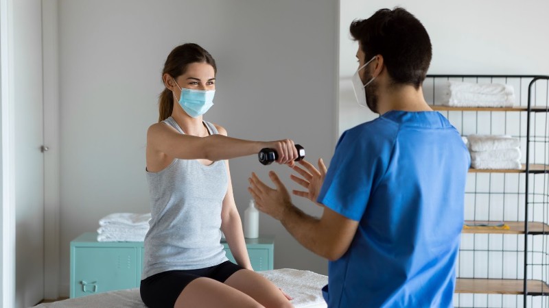 E-book apresenta casos clínicos de pessoas portadoras da síndrome pós-Covid-19 (Foto: Getty Images)