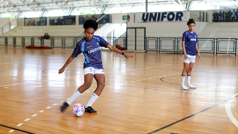 A Seleção de Futsal Feminino da Unifor conta com estrutura completa para realização dos treinos (Foto: Ares Soares)