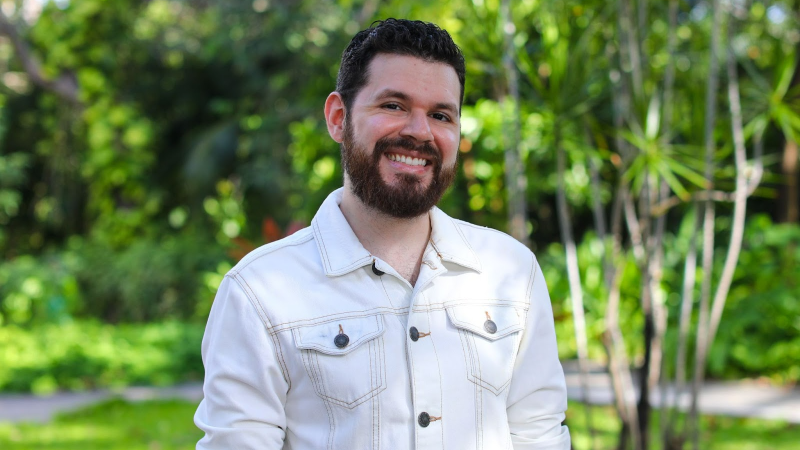 Prestes a iniciar o doutorado nos Estados Unidos, Gustavo fala sobre a experiência de transpor fronteiras por meio do cinema (Foto: Julia Donato)