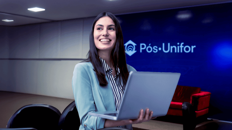 Pós-Unifor está com vagas abertas para os programas de Administração, Direito e Gestão de Conflitos, Enfermagem, Psicologia, Odontologia e Saúde Coletiva (Imagem: Ares Soares e Google Flow / Edição: Luiz Gonzaga)