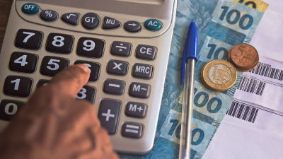 O Núcleo de Apoio Contábil e Fiscal (NAF) da Unifor realiza atendimentos gratuitos para auxiliar a população a declarar o Imposto de Renda  (Foto: Getty Images)