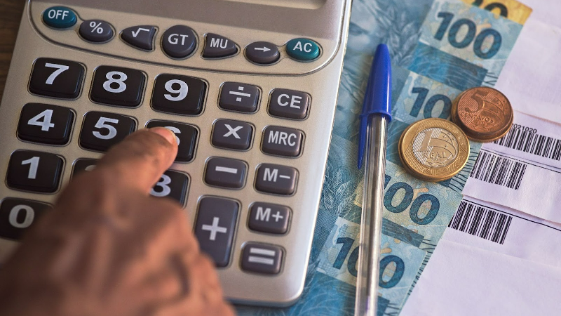 O Núcleo de Apoio Contábil e Fiscal (NAF) da Unifor realiza atendimentos gratuitos para auxiliar a população a declarar o Imposto de Renda  (Foto: Getty Images)