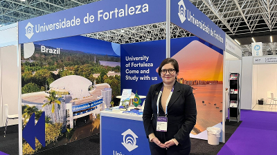 Ana Gabriela Falcão, analista internacional da Unifor, participa da maior feira de educação superior da Europa, em Toulouse (Foto: Arquivo pessoal)