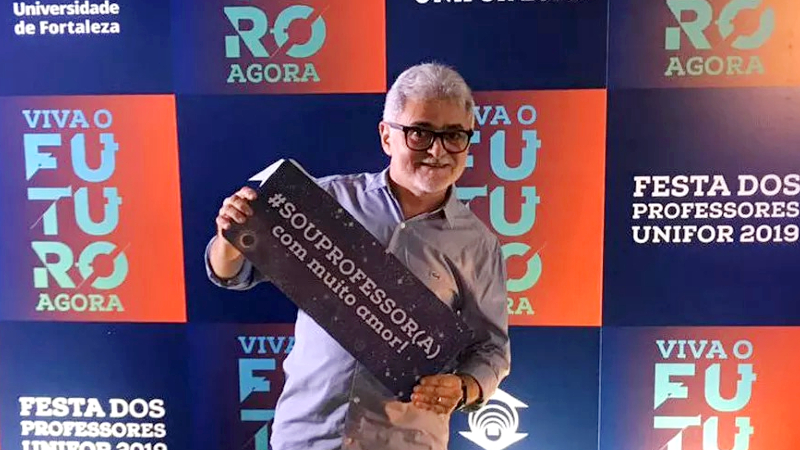 Willer Cysne Prado é professor de Libras nos cursos de Educação Física, Fisioterapia, Fonoaudiologia e Direito da Unifor, além de ministrar a disciplina como optativa para outras graduações (Foto: Ares Soares)