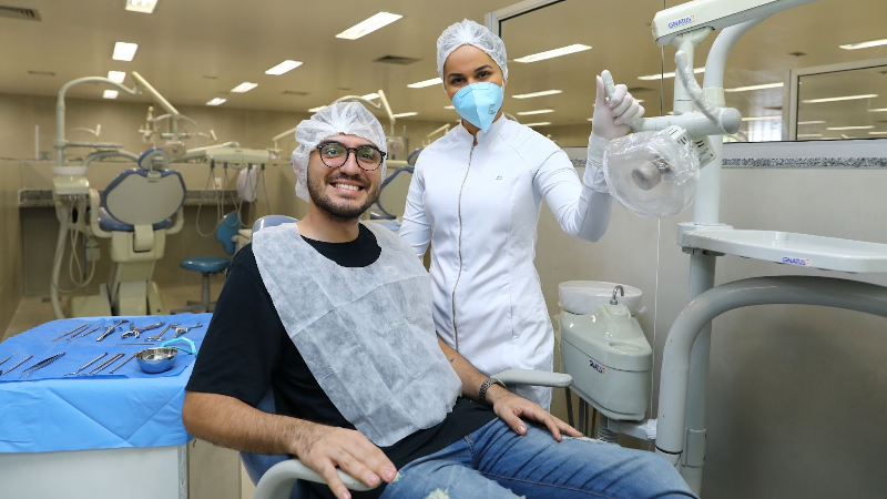 Cerca de 1.800 pacientes circulam toda semana, de segunda a sexta, nas duas clínicas odontológicas da Unifor: uma multidisciplinar e outra integrada (Foto: Ares Soares)