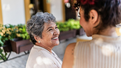 Pessoas com 60 anos ou mais já representam 15,6% da população brasileira, somando mais de 32 milhões de idosos no país. Segundo o IBGE, esse público já supera o número de jovens entre 15 e 24 anos no Brasil ( Foto: Getty Images)