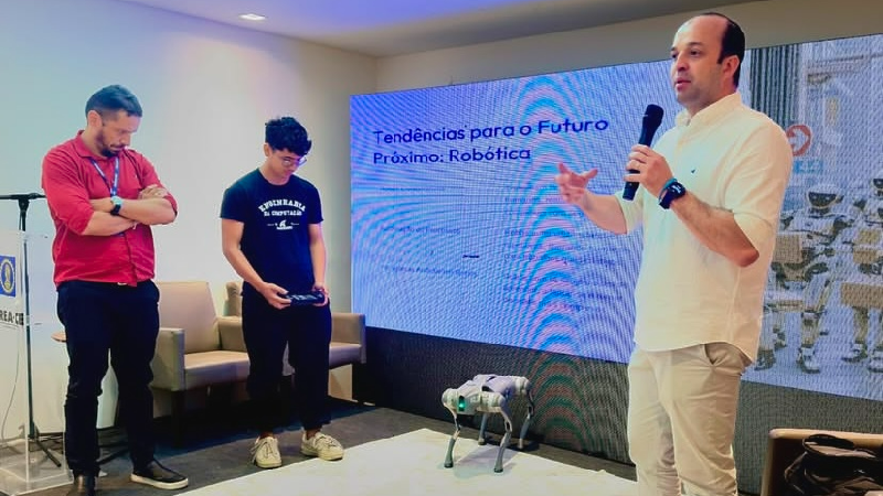 O cão-robô marcou presença no Encontro Nacional de Conselheiros de Ética, que debateu a importância da ética no trabalho, com foco na construção civil e engenharia (Foto: Arquivo pessoal)