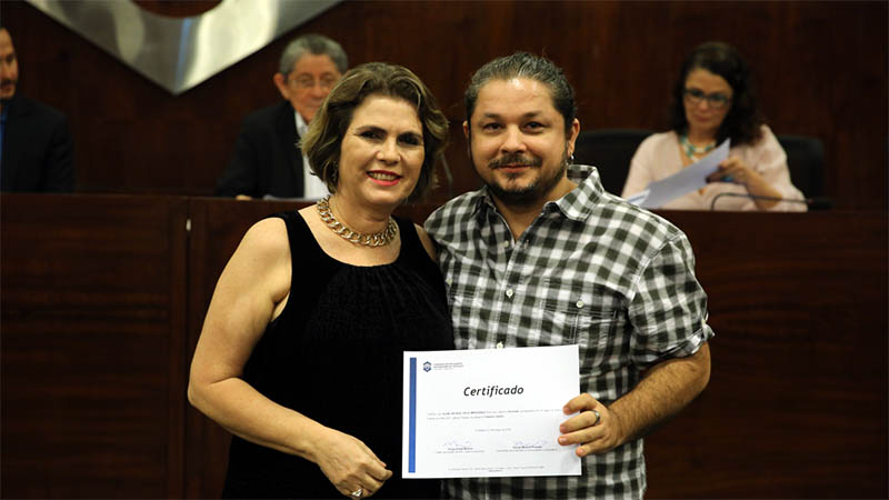 Alan George Mendonça teve sua poesia publicada na coletânea que reuniu os 20 melhores trabalhos (Foto: Ares Soares/Unifor)