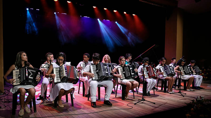 A Orquestra Sanfônica Infantil surgiu em 2014 e tem a participação de alunos da Escola de Aplicação Yolanda Queiroz (Foto: Ares Soares/Unifor)