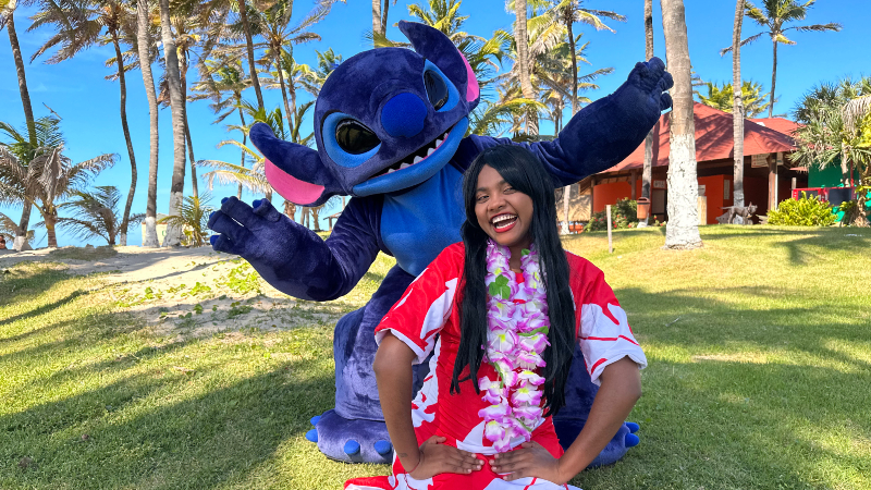 O espetáculo “LILO & STITCH” leva para o palco os personagens mais amados do mundo infantil (Imagem: Divulgação)