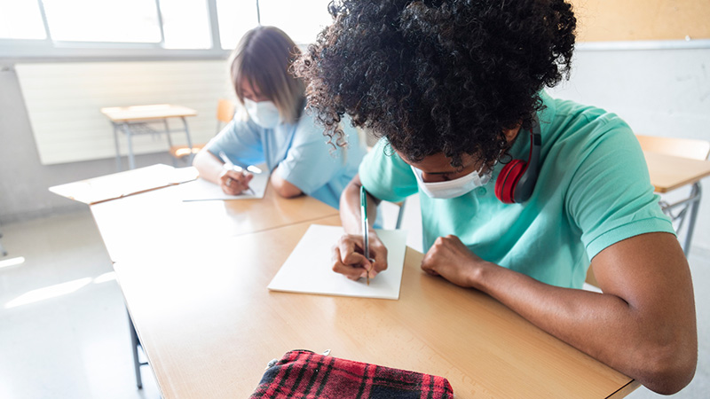 Estar atento aos erros de gramática e ortografia é ponto importante na elaboração da redação para alcançar uma nota boa. (Foto: Getty Images)