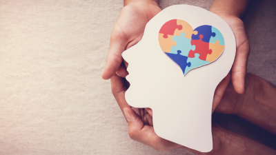 Segundo o Censo Demográfico de 2022 do IBGE, o Brasil tem 2,4 milhões de pessoas diagnosticadas com autismo, o que equivale a 1,2% da população (Imagem: Getty Images)