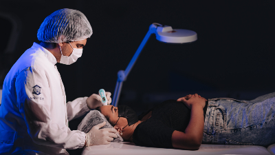 O workshop é voltado para estudantes e profissionais da Estética e Coméstica (Foto: Robério Castro)