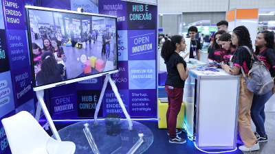 Stand do Unifor Hub na Feira do Conhecimento 2023 (Foto: Ares Soares)