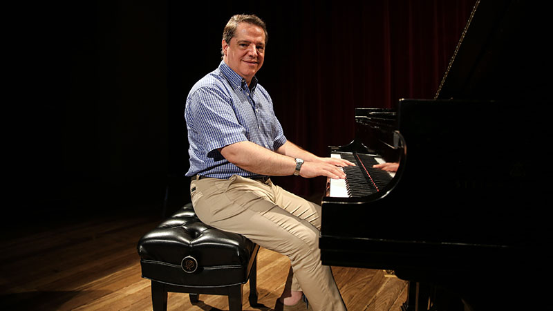 Pianista Reginaldo Mordenti apresenta concerto gratuito no Teatro Celina Queiroz dia 11 de agosto (Foto: Ares Soares)