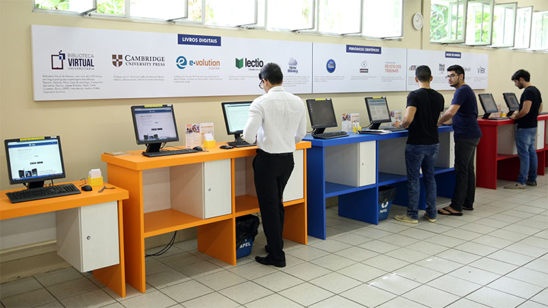 O objetivo do treinamento é apresentar as fontes de informação eletrônica e bases de dados digitais disponíveis para a pesquisa científica (Foto: Ares Soares/Unifor)