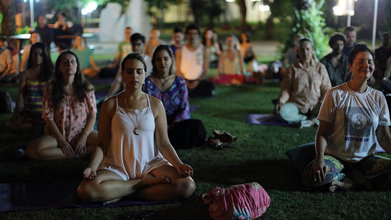 Yoga: o que é, quais benefícios e como fazer - Ser Saúde - Diário do  Nordeste