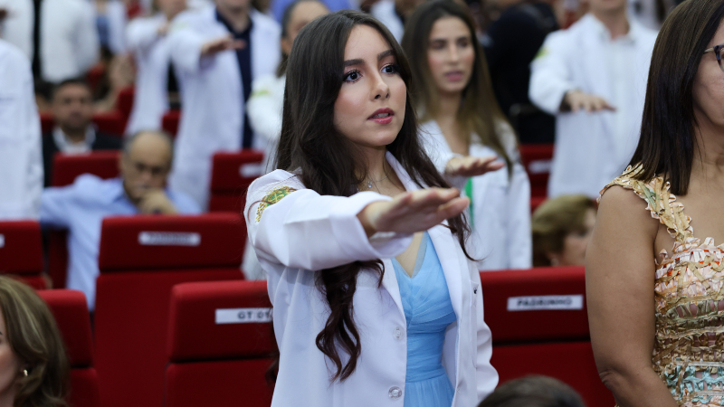 A cerimônia é tradição do curso de Medicina e visa despertar nos acadêmicos o comprometimento médico ainda no início da graduação (Foto: Ares Soares)