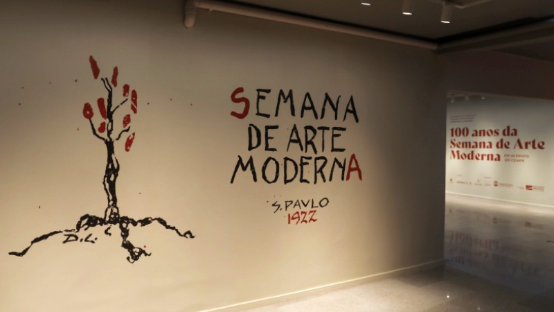 Apresentação dialoga com a exposição “100 anos da Semana de Arte Moderna em acervos do Ceará” por meio da música (Foto: Ares Soares)