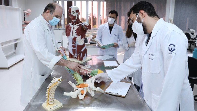 A graduação em Medicina da Universidade de Fortaleza tem nota máxima no Conceito de Curso e no Exame Nacional de Desempenho dos Estudantes (Enade) (Foto: Ares Soares)