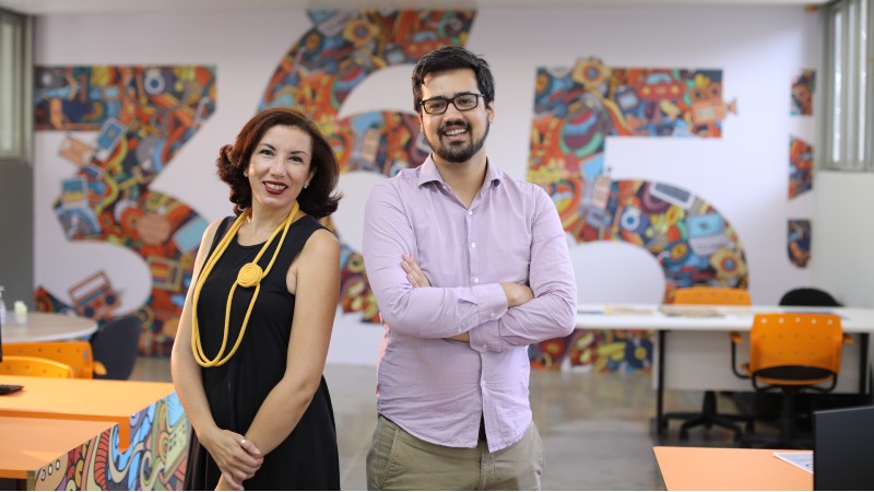 Professores Tarcísio Bezerra e Alessandra Bouty estão no Unifor Notícias, que destaca a inovação constante na graduação em Publicidade e Propaganda e a diversidade nas trajetórias de egressos do curso (Foto: Getty Images)