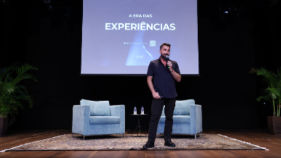 Em sua palestra, Ferreirinha abordou temas como inovação, experiência, longevidade, saúde mental e os novos comportamentos que moldam o futuro (Foto: Ares Soares)