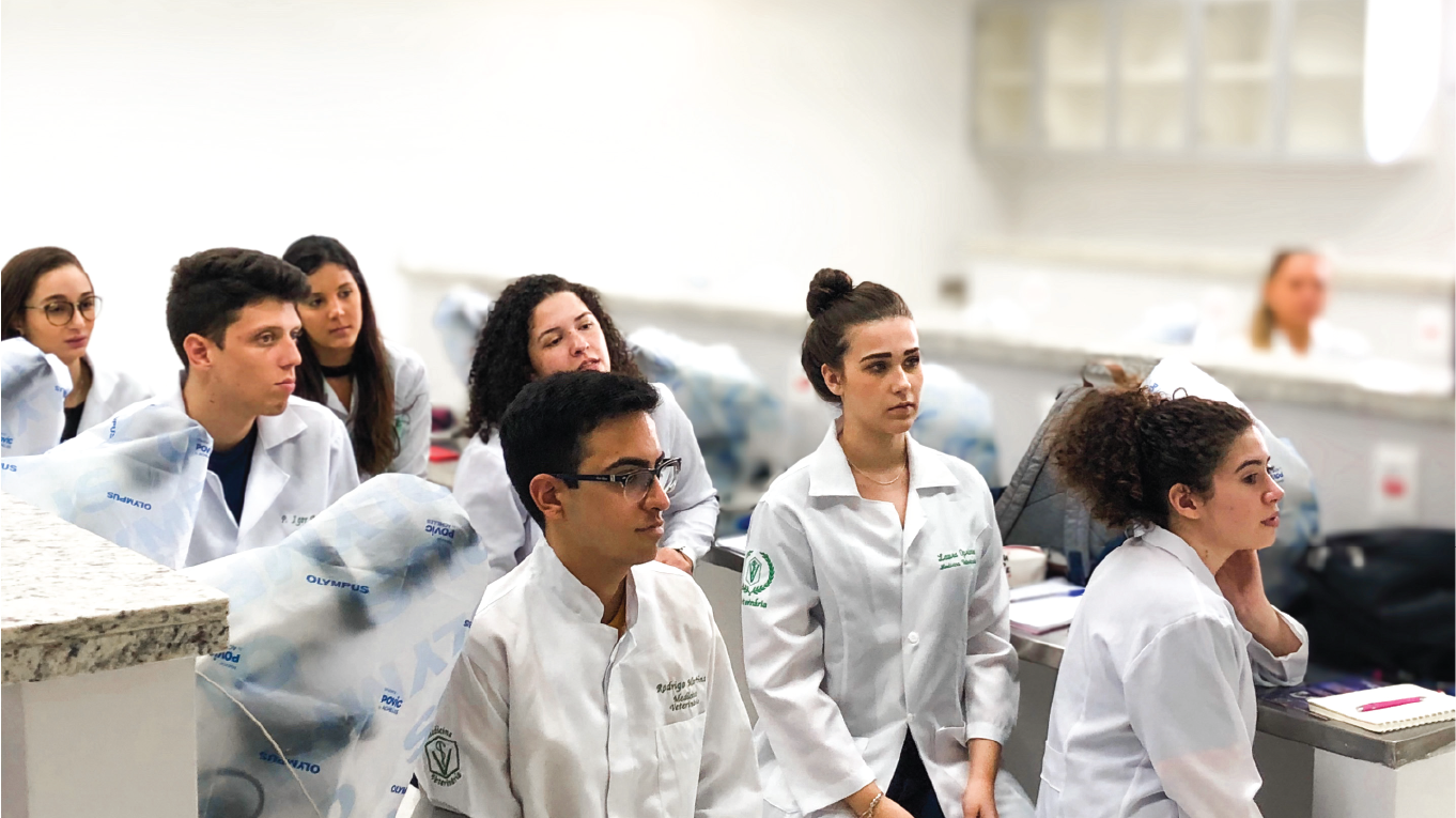 aula com alunos do curso de Veterinária da Unifor