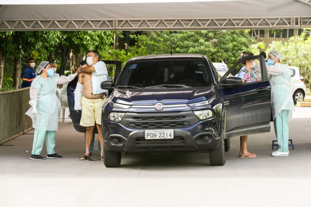 Drive-thru de vacina contra a Influenza acontece na Unifor (Foto: Sistema Verdes Mares)