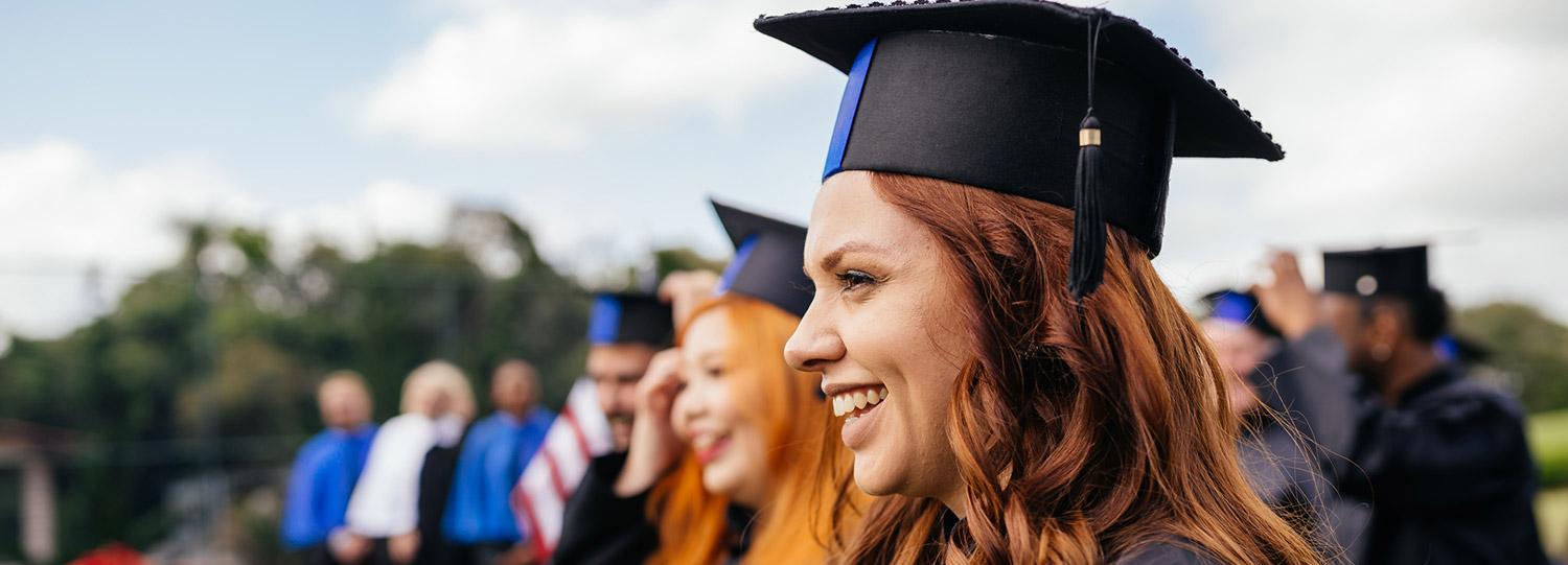 Como o universitário pode buscar o desenvolvimento profissional além do diploma da graduação