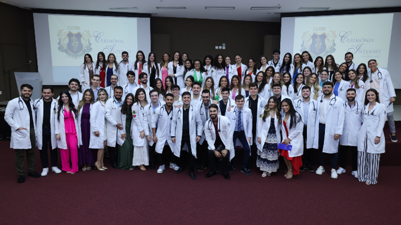 A cerimônia é tradição do curso de Medicina e indica o início dos dois últimos anos da graduação (Foto: Ares Soares)
