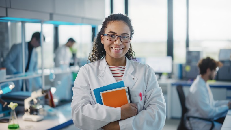 Empresas das mais diversas áreas estão cadastradas em um só espaço e são conectadas aos estudantes que correspondem às características buscadas  (Foto: Getty Images)